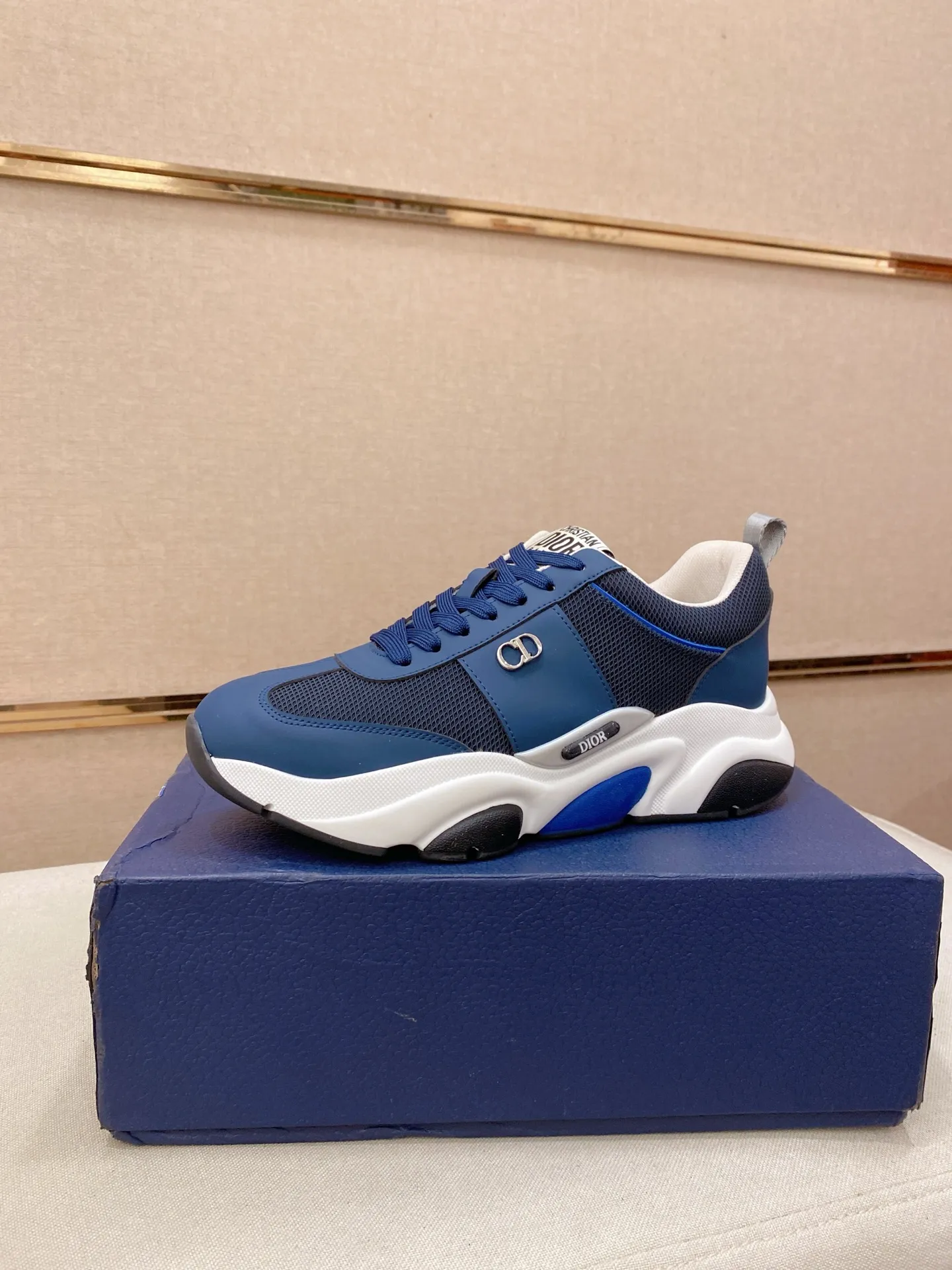 Men's shoes💰 462💰🇮🇹🇮🇹Dior d The new model is on sale at the same time at the counter. The upper 🇮🇹 is imported Italian first-layer cowhide, and the lining is fully imported sheepskin 💪💪. It is a complete 1⃣️ to 1⃣️ replica 🇮🇹💪💪, ⚠ Sole: The original sole is specially provided by the original factory. The exclusive movable molded sole is super comfortable. ⚠Original factory single goods, 🔍🔍high quality, you can enter and leave the counter at will, welcome to compare⚠. Code number: 38-44. Can be customized 45-46.